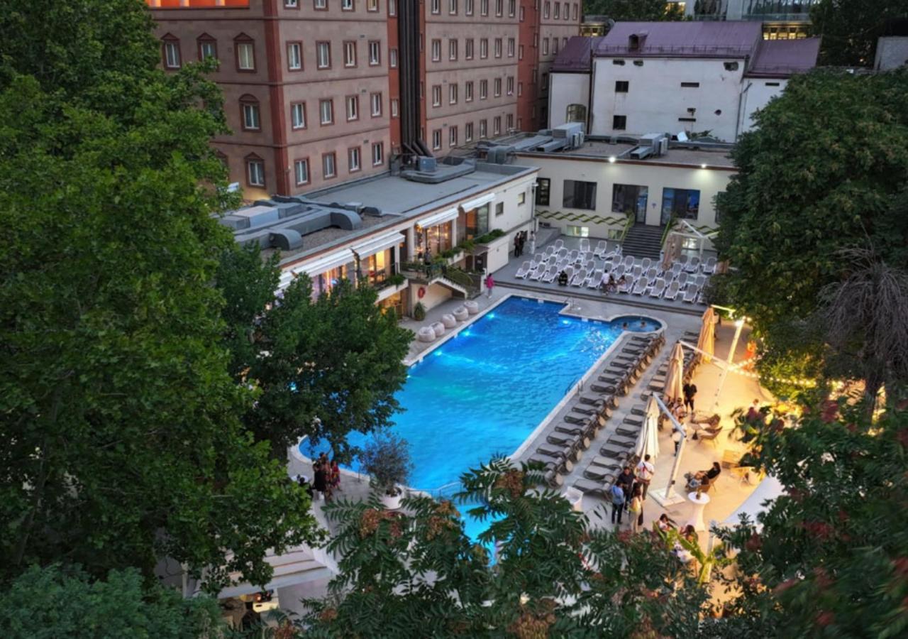 Best Western Plus Congress Hotel Erevan Esterno foto